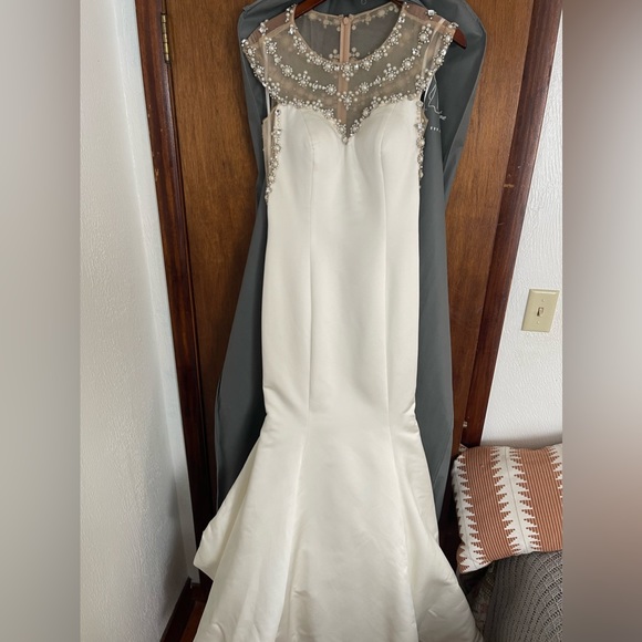 Ivory wedding dress